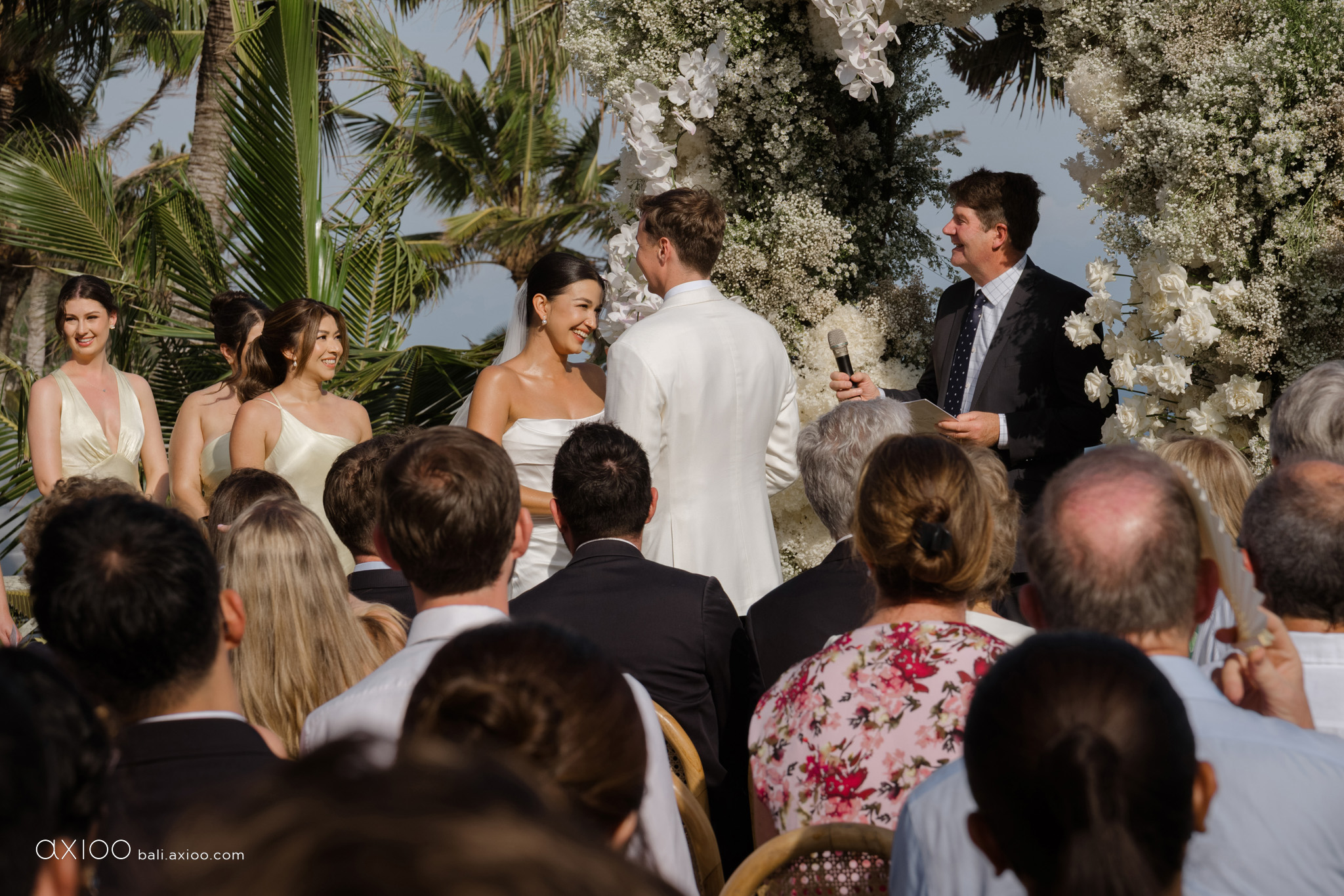 Axioo: In the Spur of the Moment